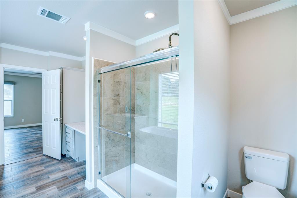 135 Lelon Lane Springtown, TX 76082 - Photo 17 of 40