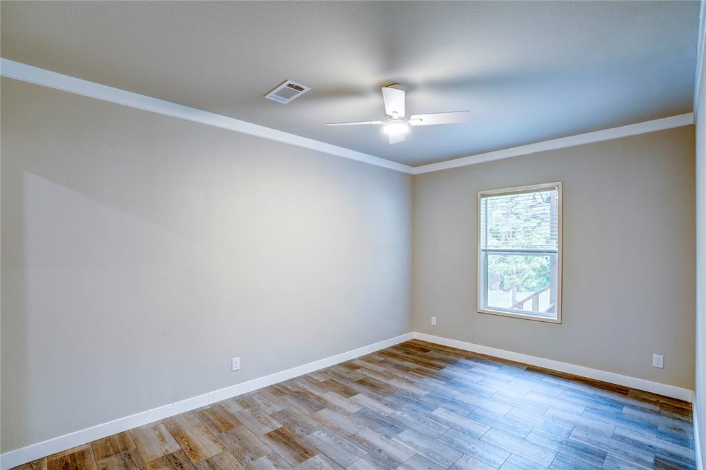 135 Lelon Lane Springtown, TX 76082 - Photo 19 of 40