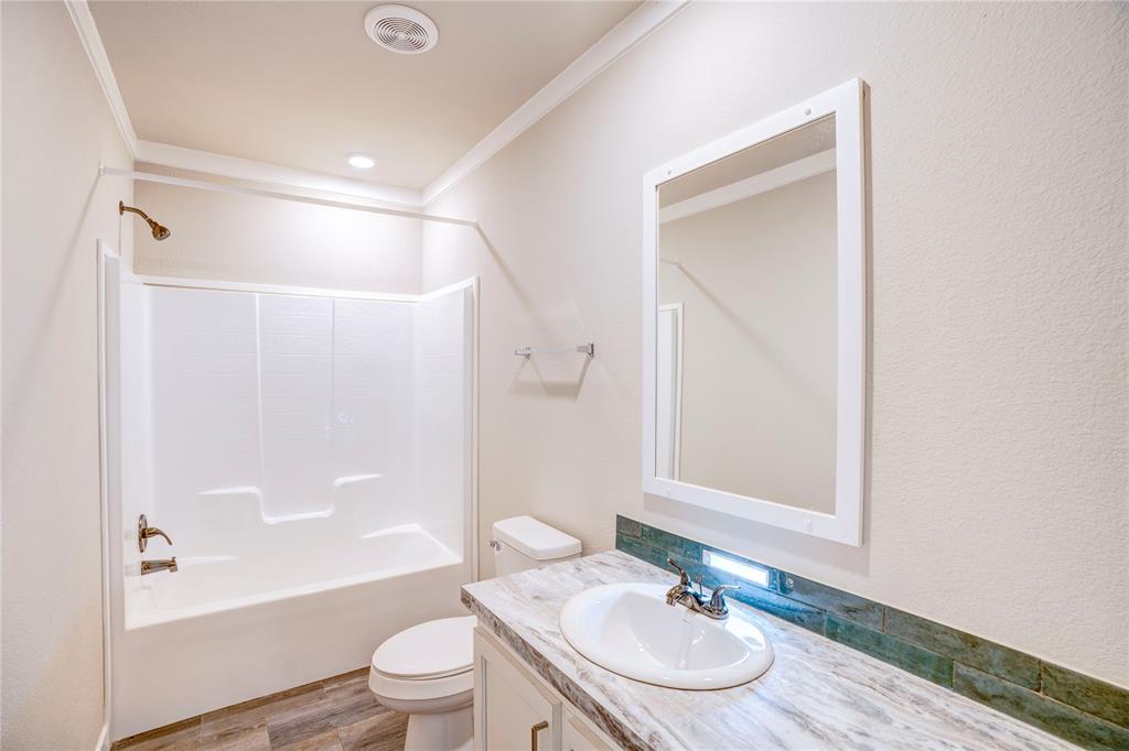 135 Lelon Lane Springtown, TX 76082 - Photo 21 of 40