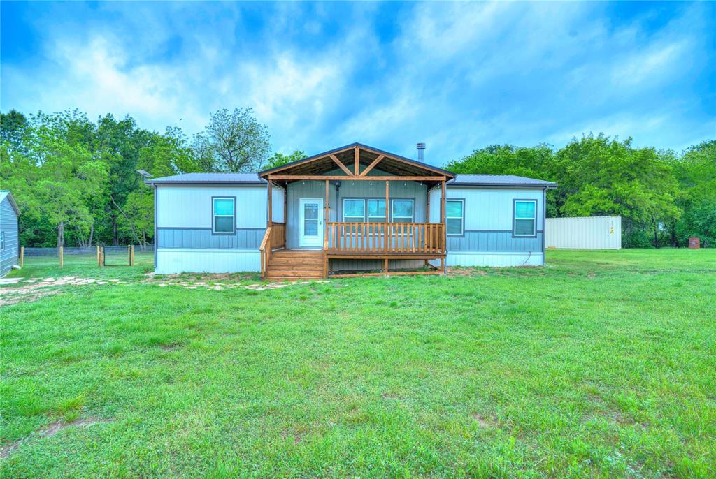 135 Lelon Lane Springtown, TX 76082 - Photo 3 of 40