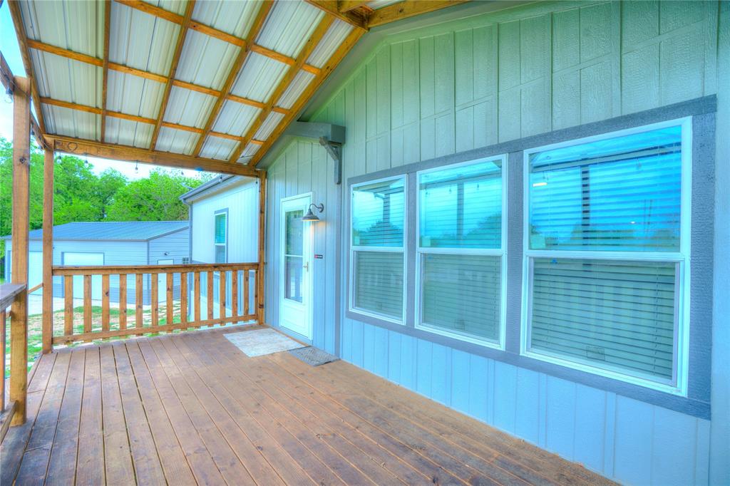 135 Lelon Lane Springtown, TX 76082 - Photo 4 of 40