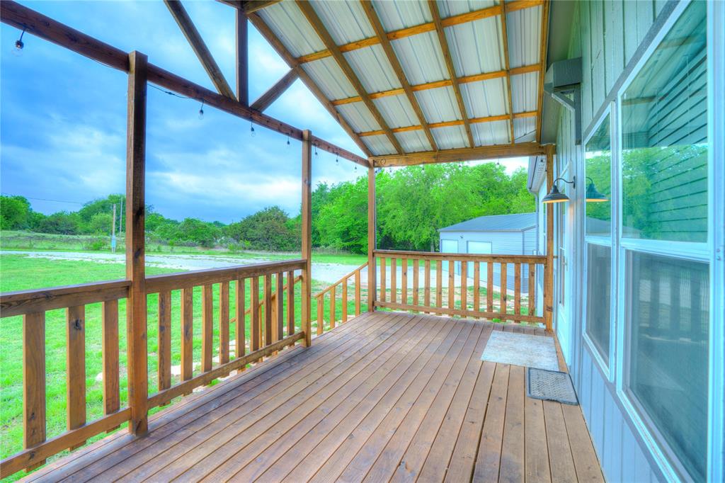 135 Lelon Lane Springtown, TX 76082 - Photo 5 of 40