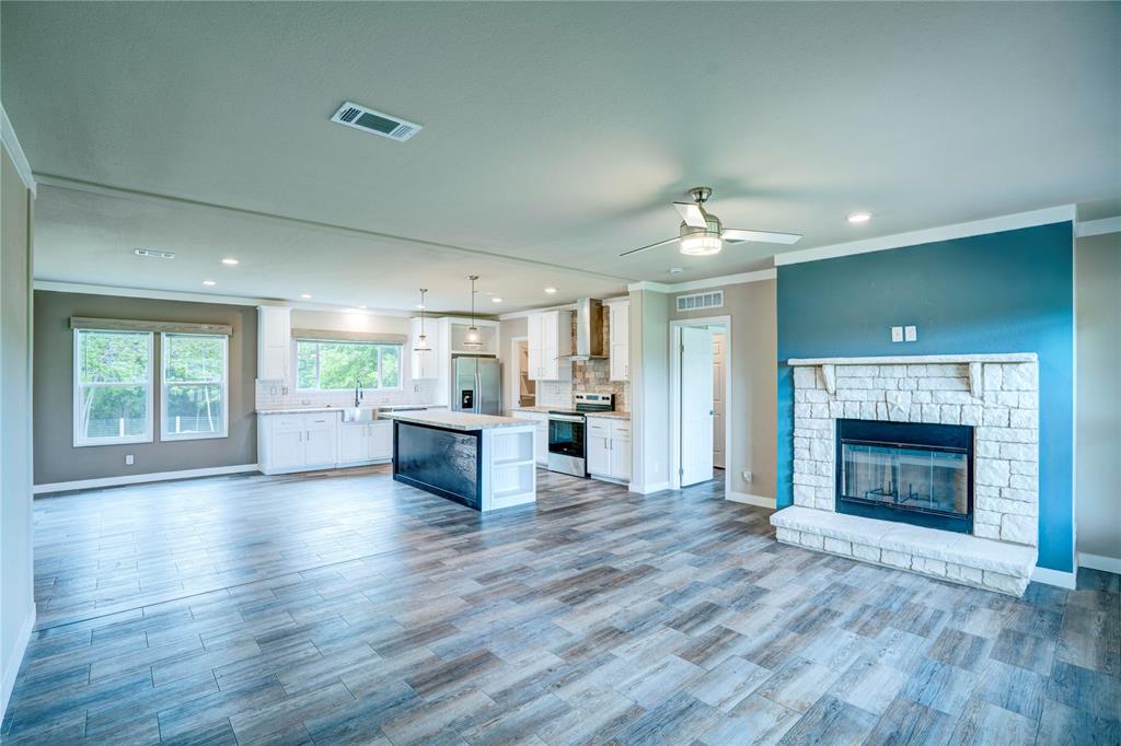 135 Lelon Lane Springtown, TX 76082 - Photo 7 of 40