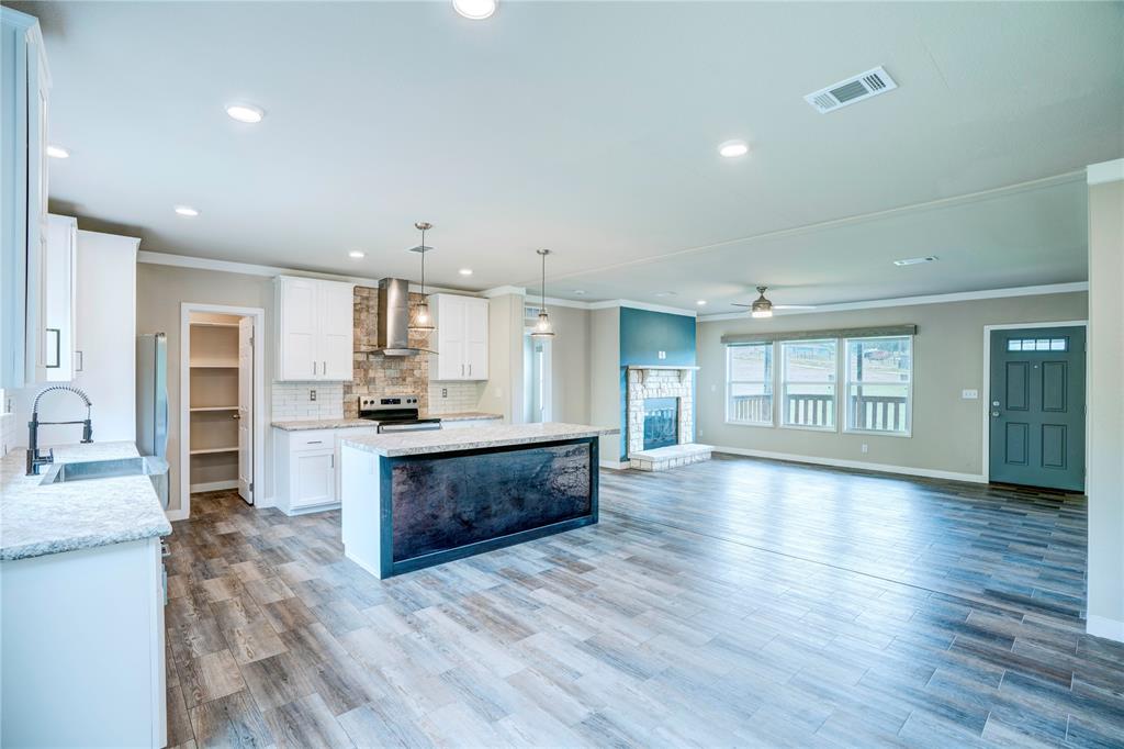 135 Lelon Lane Springtown, TX 76082 - Photo 9 of 40