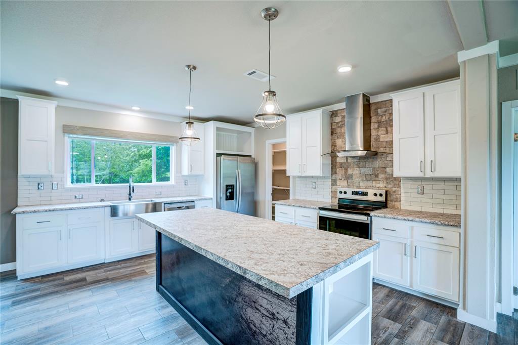 135 Lelon Lane Springtown, TX 76082 - Photo 10 of 40