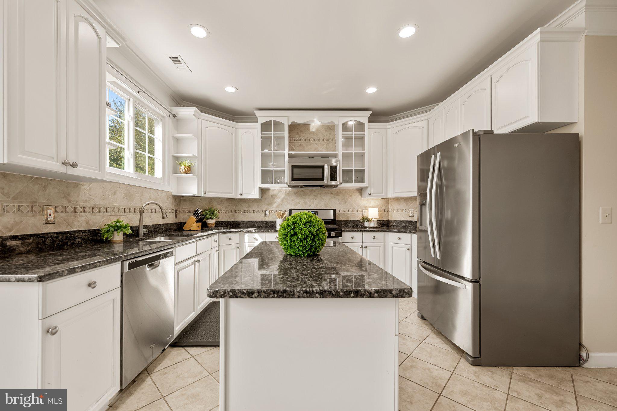 6612 Quander Road Alexandria, VA 22307 - Photo 3 of 46 Spacious & Bright Eat-In Kitchen