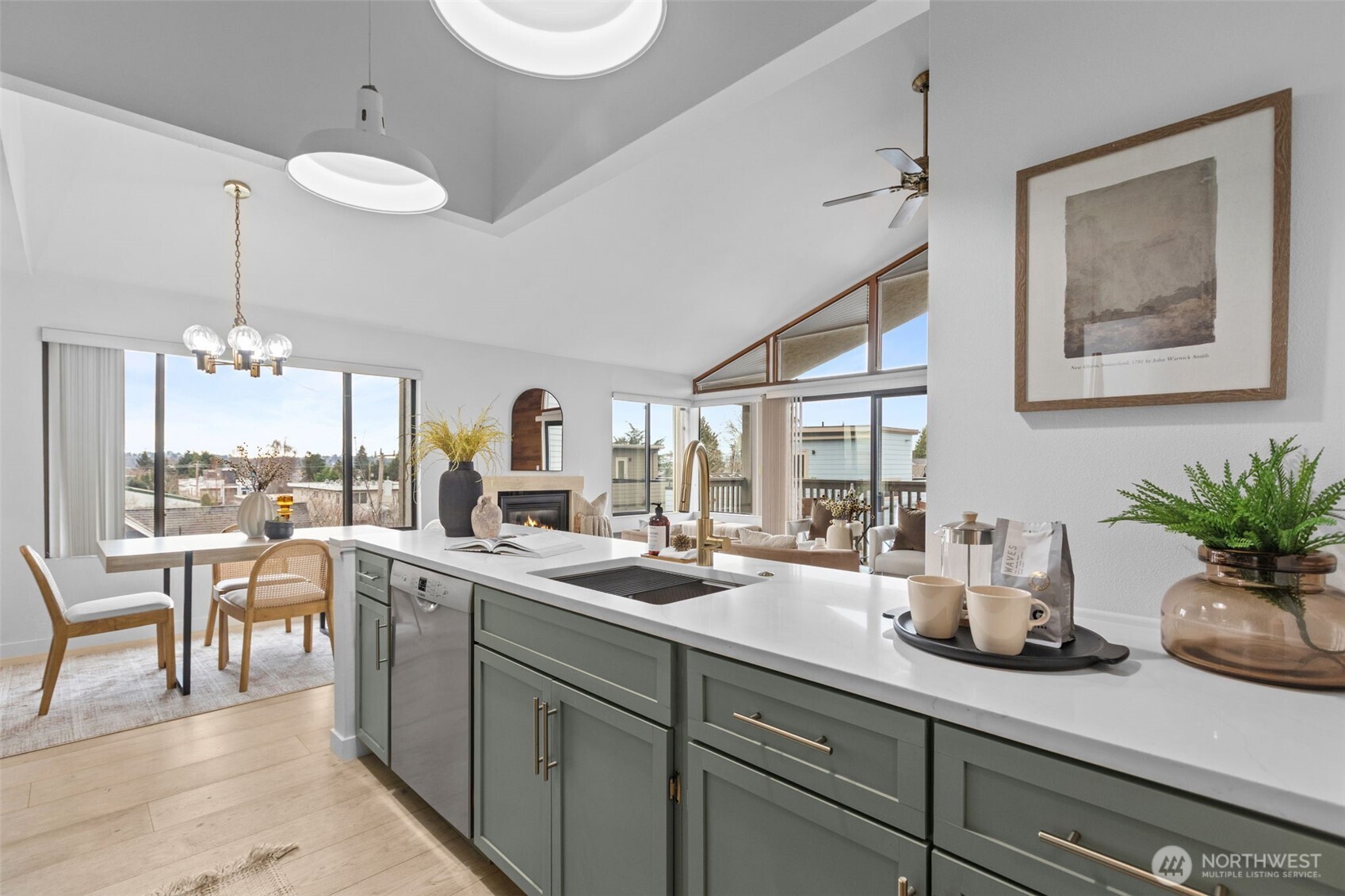 4911 Fremont Avenue North, Unit 303 Seattle, WA 98103 - Photo 11 of 29