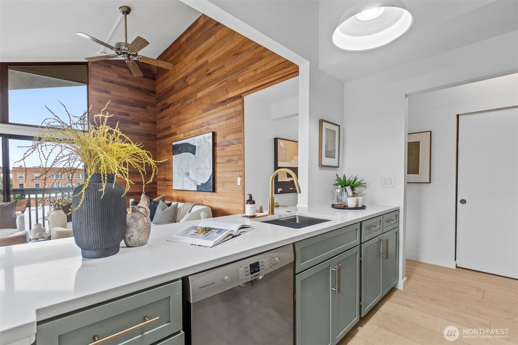 4911 Fremont Avenue North, Unit 303 Seattle, WA 98103 - Photo 12 of 29