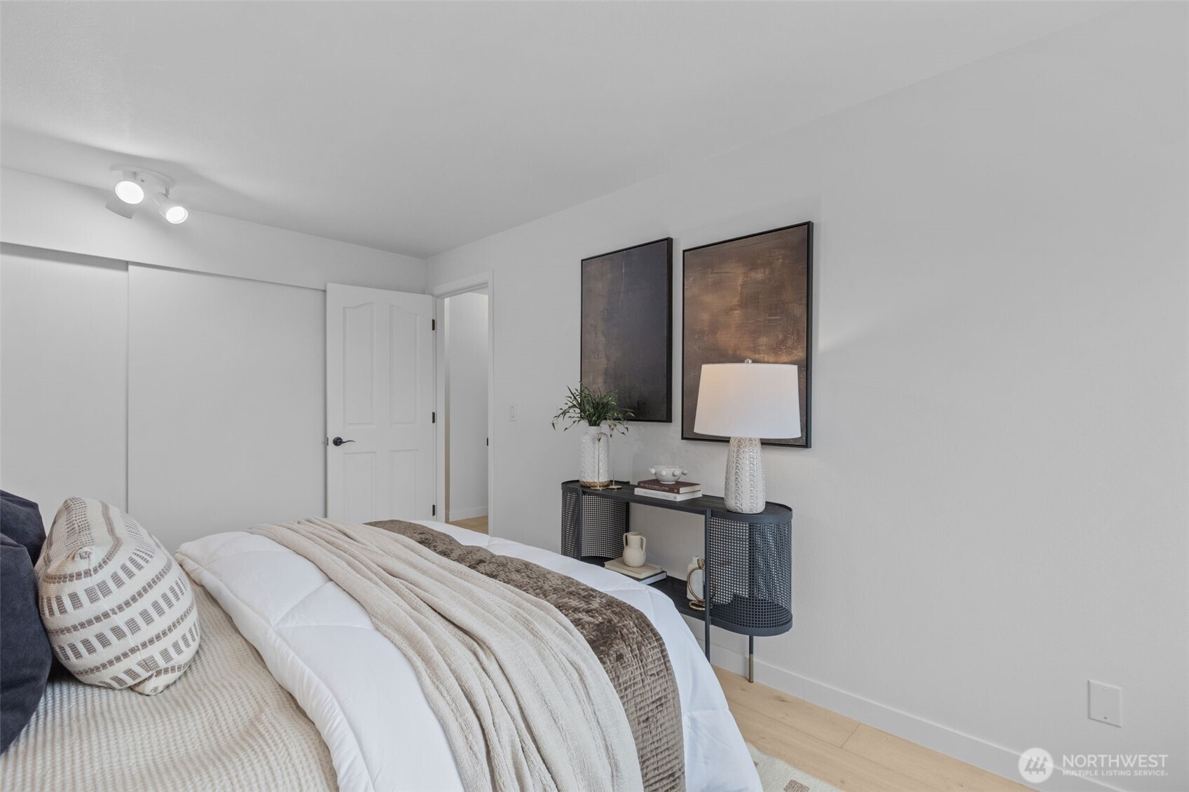 4911 Fremont Avenue North, Unit 303 Seattle, WA 98103 - Photo 16 of 29