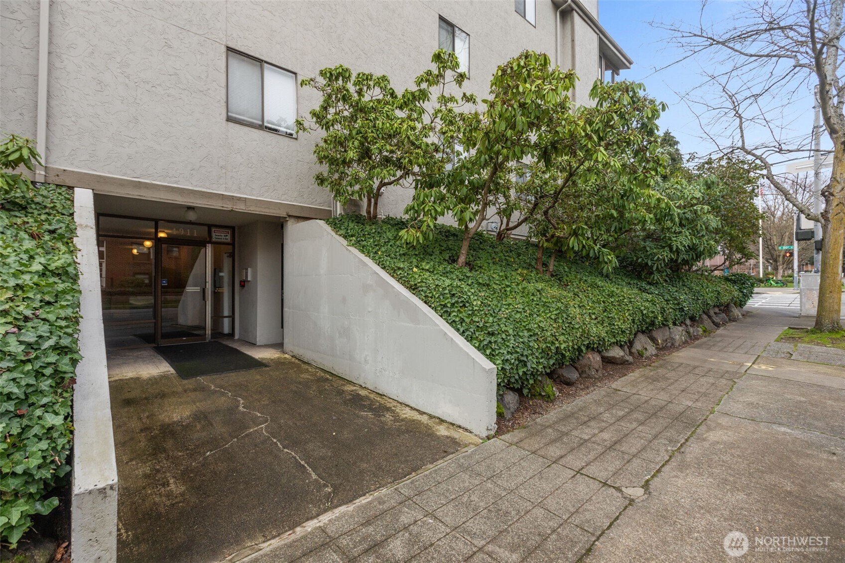 4911 Fremont Avenue North, Unit 303 Seattle, WA 98103 - Photo 27 of 29