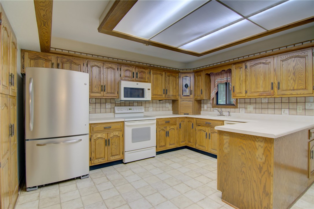 1867 South Westgate Drive Decatur, IL 62521 - Photo 12 of 36