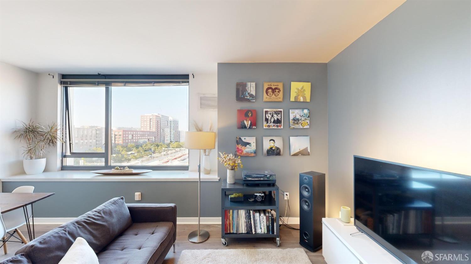 260 King St Unit 639  