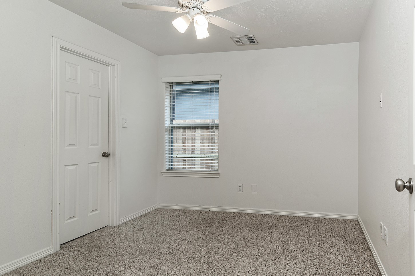 10912 Redbird Conroe, TX 77385 - Photo 13 of 17