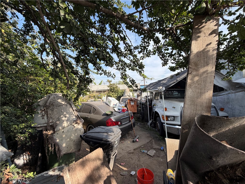 8226 Main Street Los Angeles, CA 90003 - Photo 3 of 3 a backyard of a house with outdoor seating