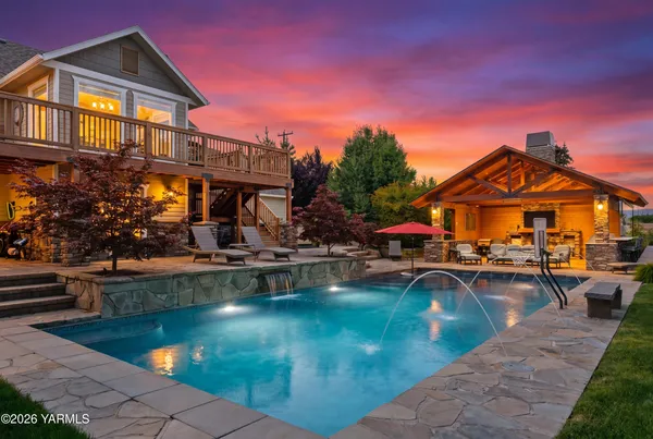 $850,000 | 7027 Scenic Drive, Yakima, WA 98908