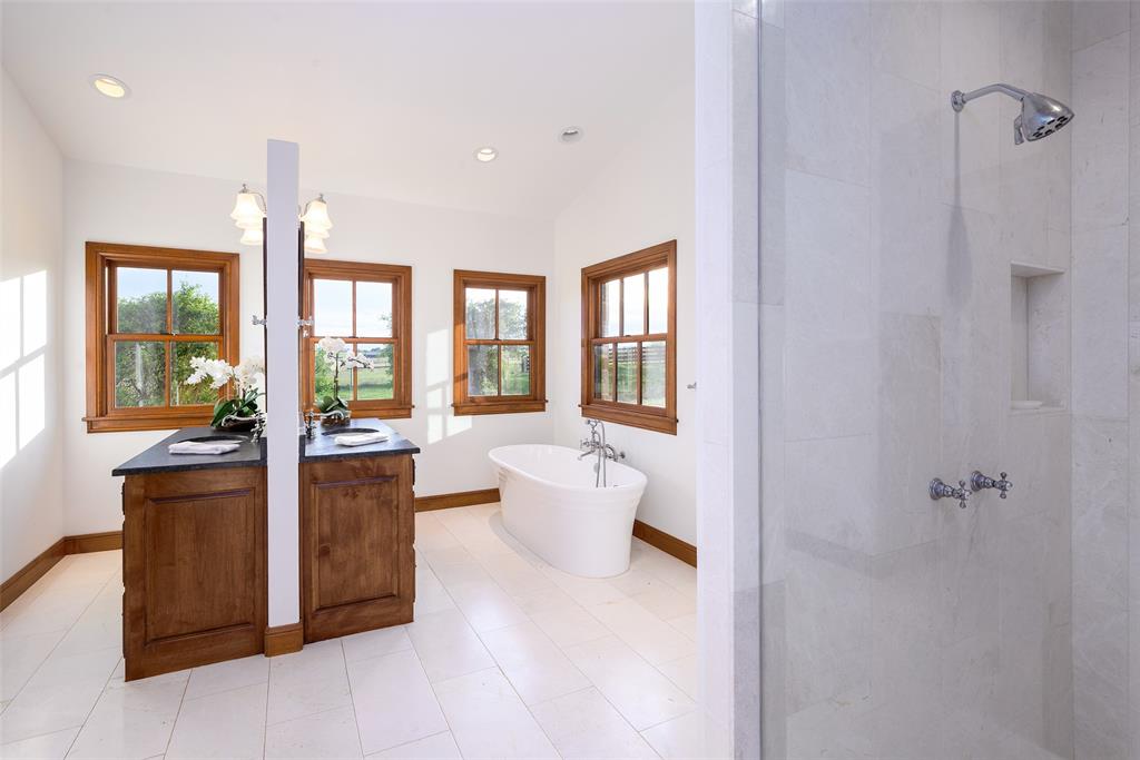 11503 East Rocky Creek Road Crowley, TX 76036 - Photo 16 of 40