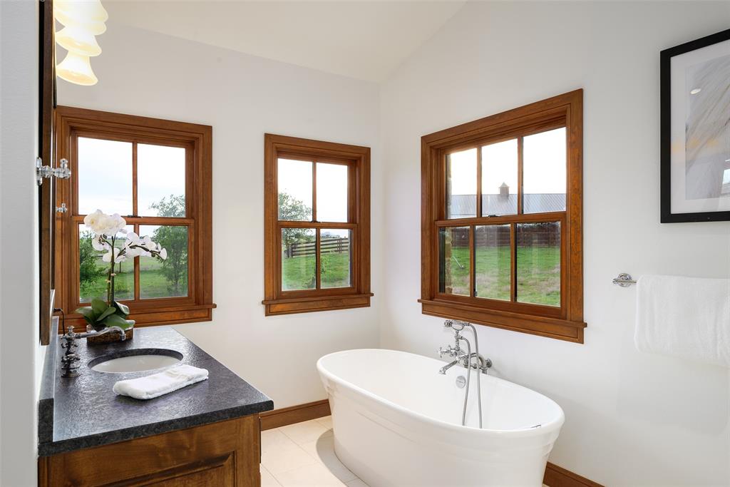 11503 East Rocky Creek Road Crowley, TX 76036 - Photo 17 of 40