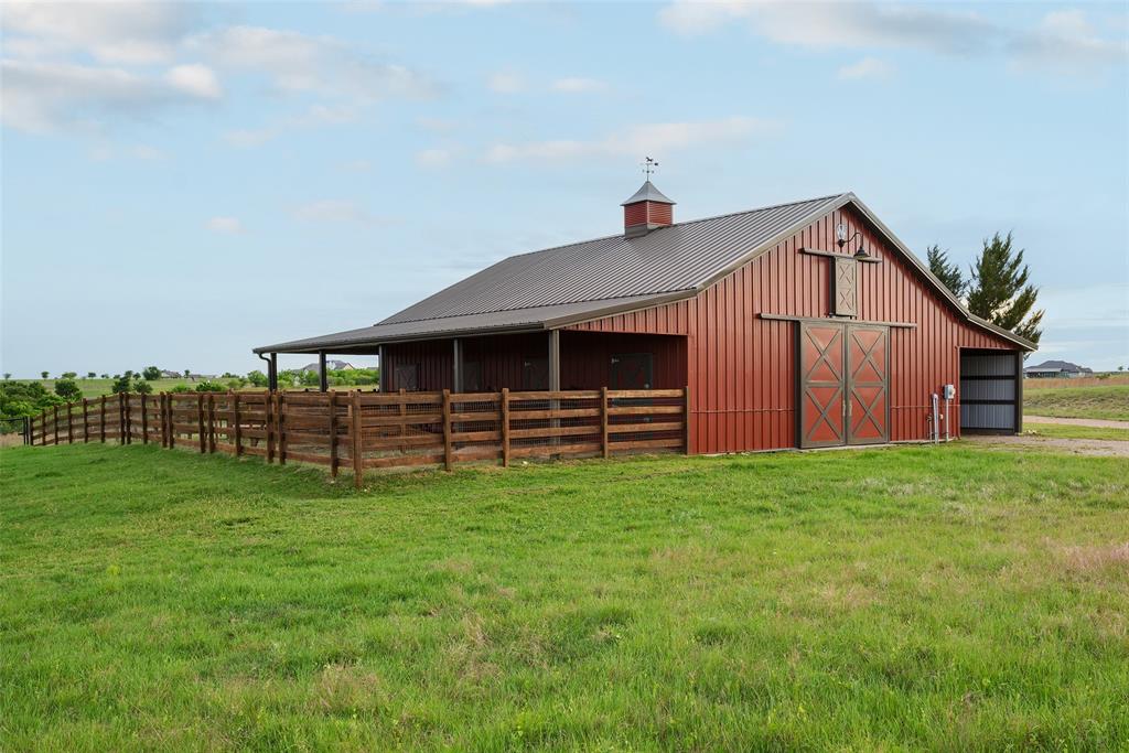 11503 East Rocky Creek Road Crowley, TX 76036 - Photo 33 of 40 a view of a backyard of the house