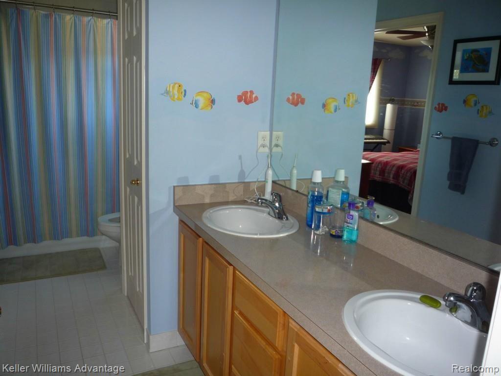 47751 Pavillon Road Canton, MI 48188 - Photo 30 of 50 Jack-n-jill bath