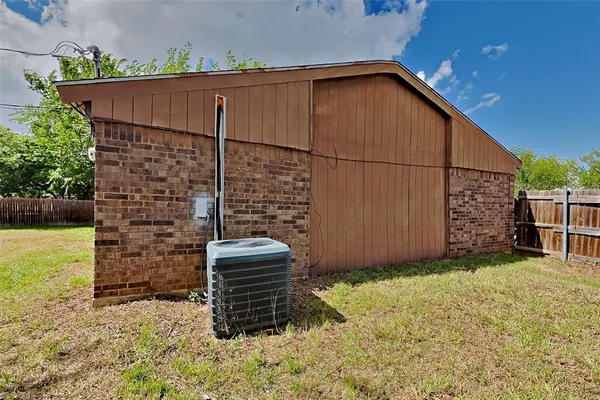 $2,025 | 3817 Kippers Court, Arlington, TX 76016