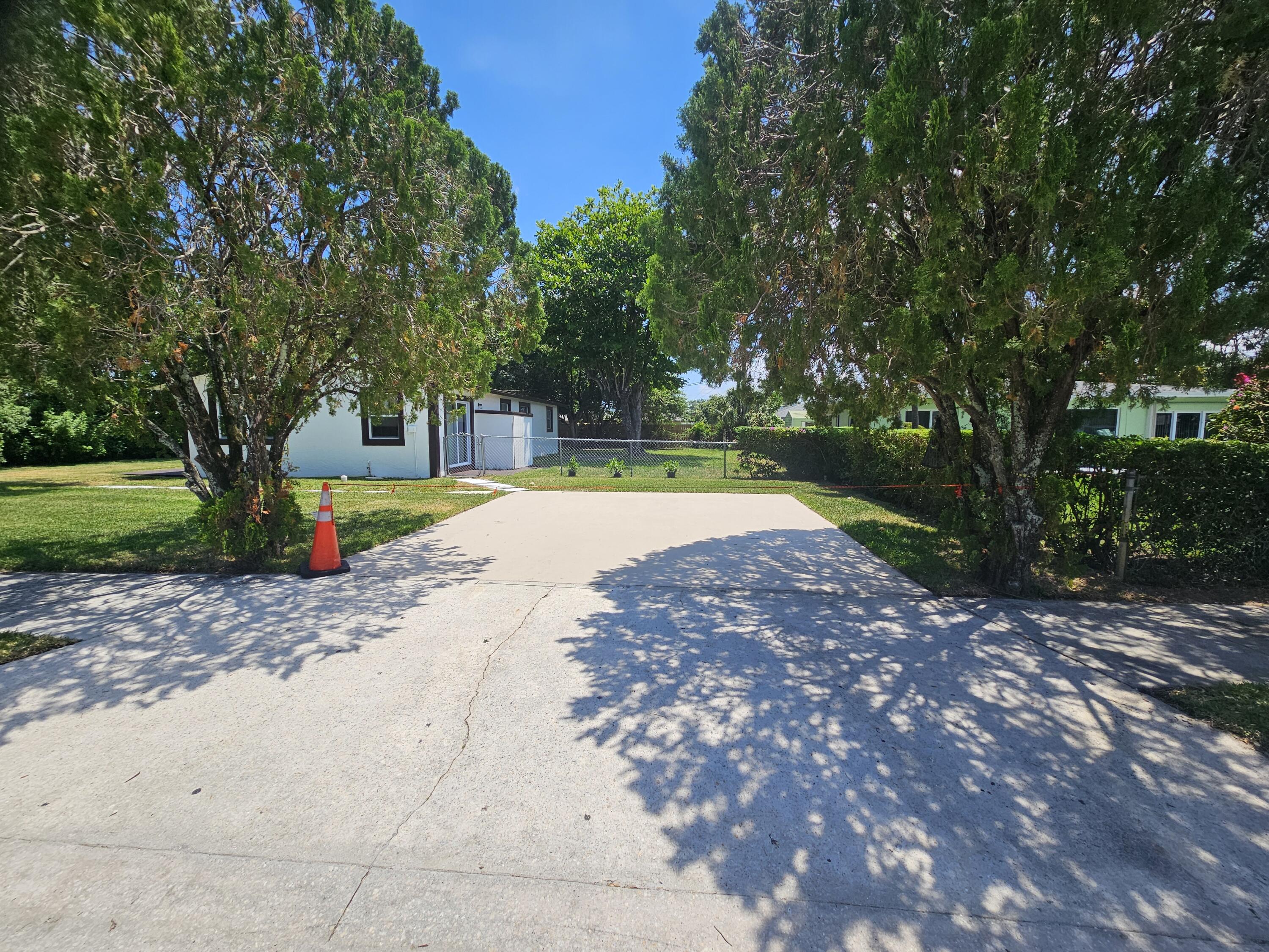 1605 West 10th Street Riviera Beach, FL 33404 - Photo 6 of 52 20260509_140053