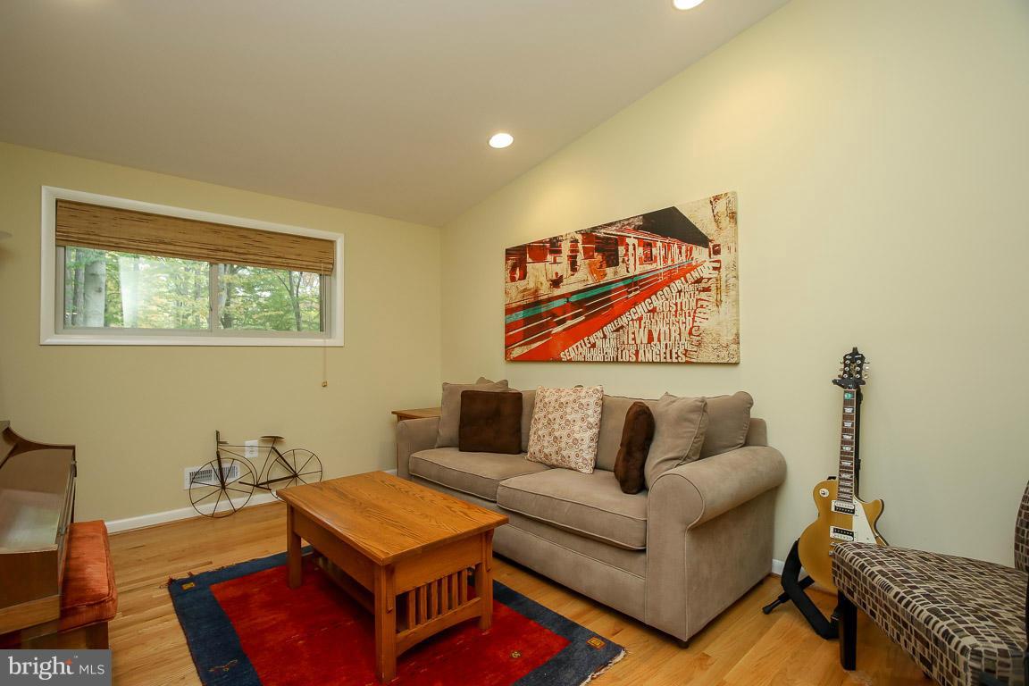 3602 Gardenview Road Baltimore, MD 21208 - Photo 11 of 27 Family Room