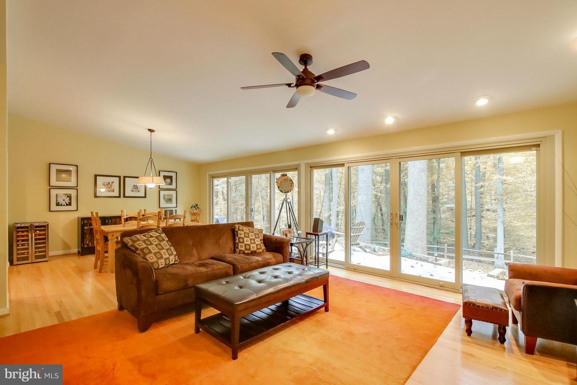 3602 Gardenview Road Baltimore, MD 21208 - Photo 6 of 27 Living Room