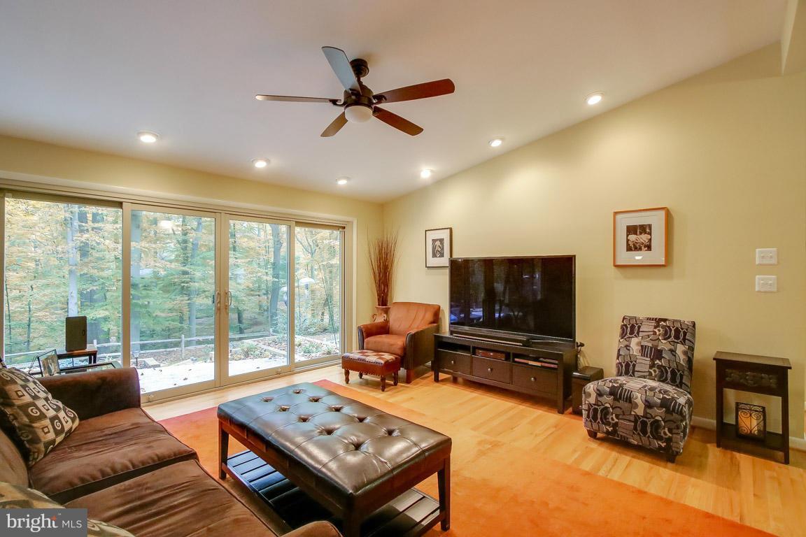 3602 Gardenview Road Baltimore, MD 21208 - Photo 7 of 27 Living Room