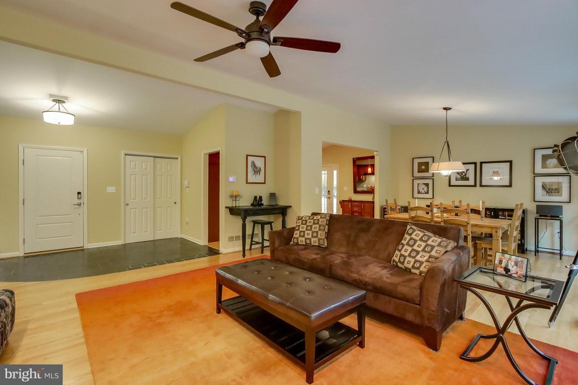 3602 Gardenview Road Baltimore, MD 21208 - Photo 9 of 27 Living Room