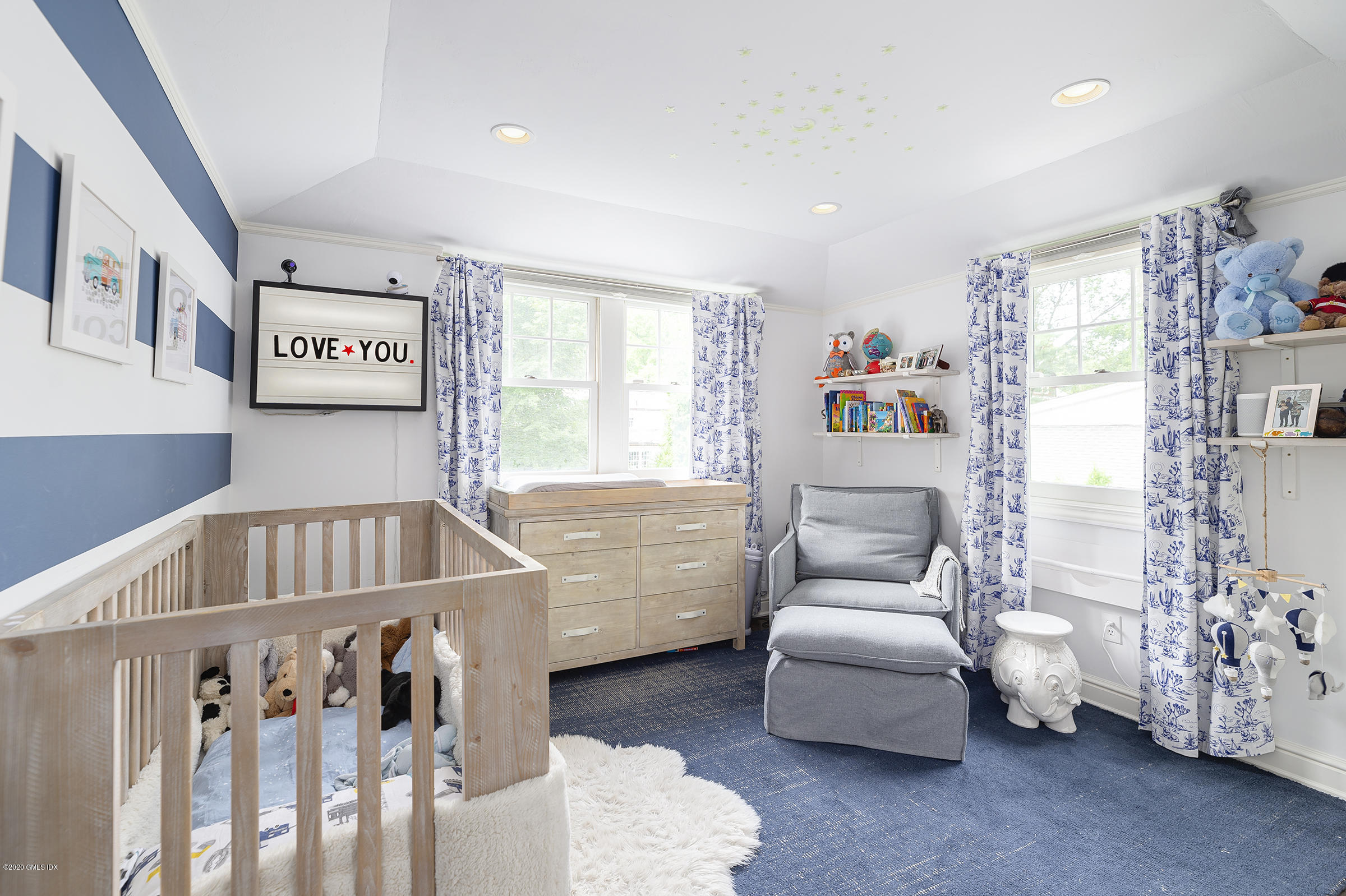 20 Meadow Road Riverside, CT 06878 - Photo 14 of 23 a living room with furniture and a window