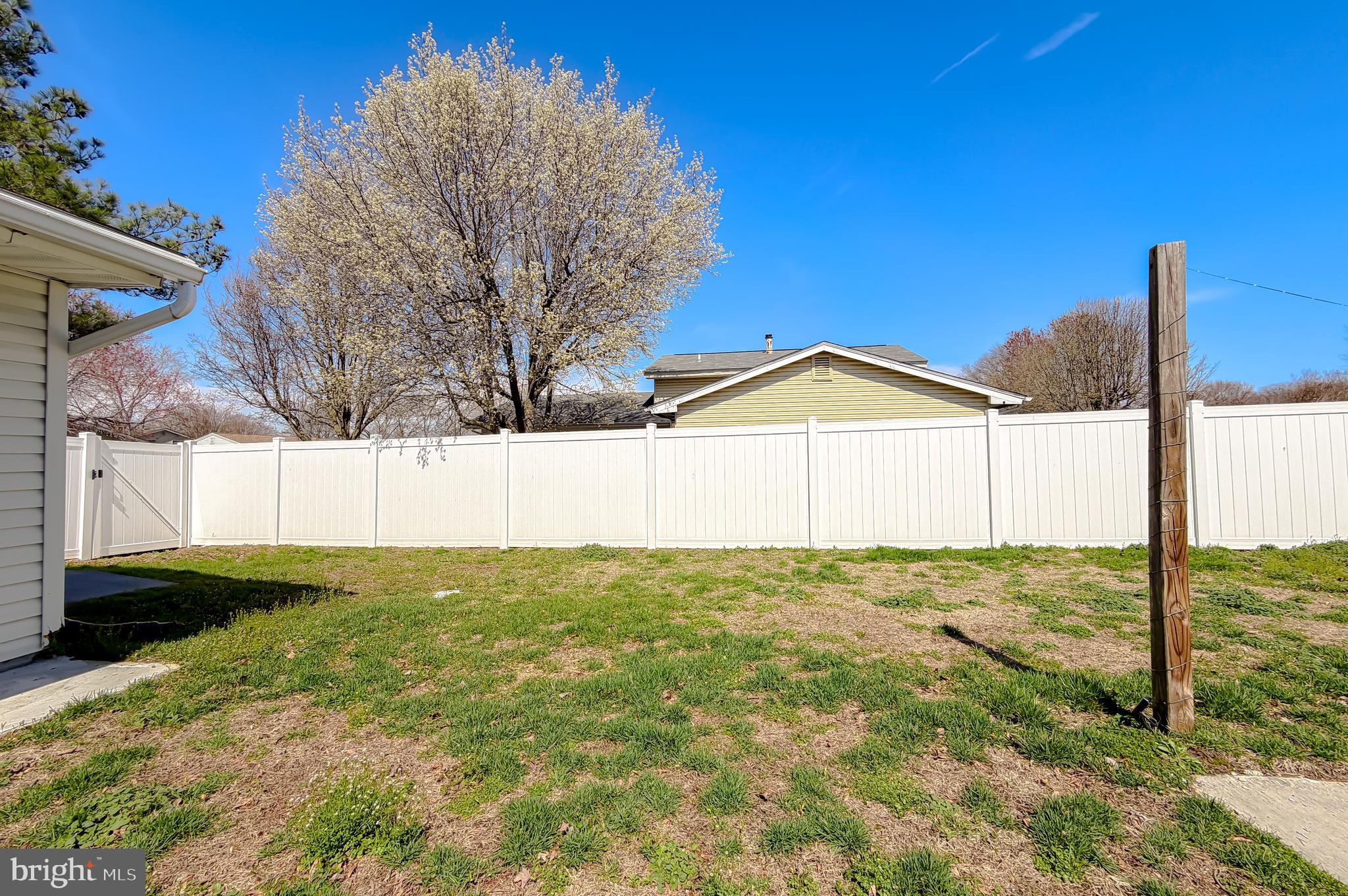 2419 Pinefield Road Waldorf, MD 20601 - Photo 27 of 29 Brand New Vinyl Privacy Fence