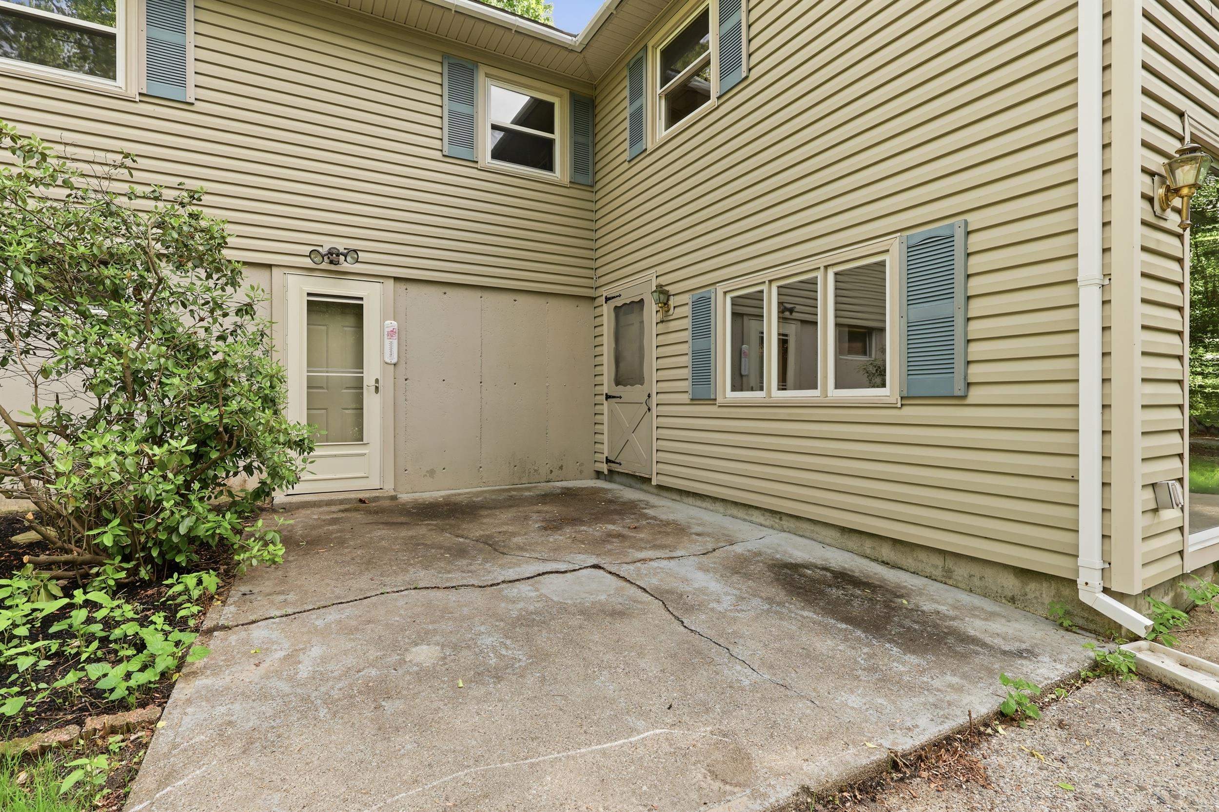 85 Whitney Avenue Manchester, NH 03104 - Photo 37 of 58