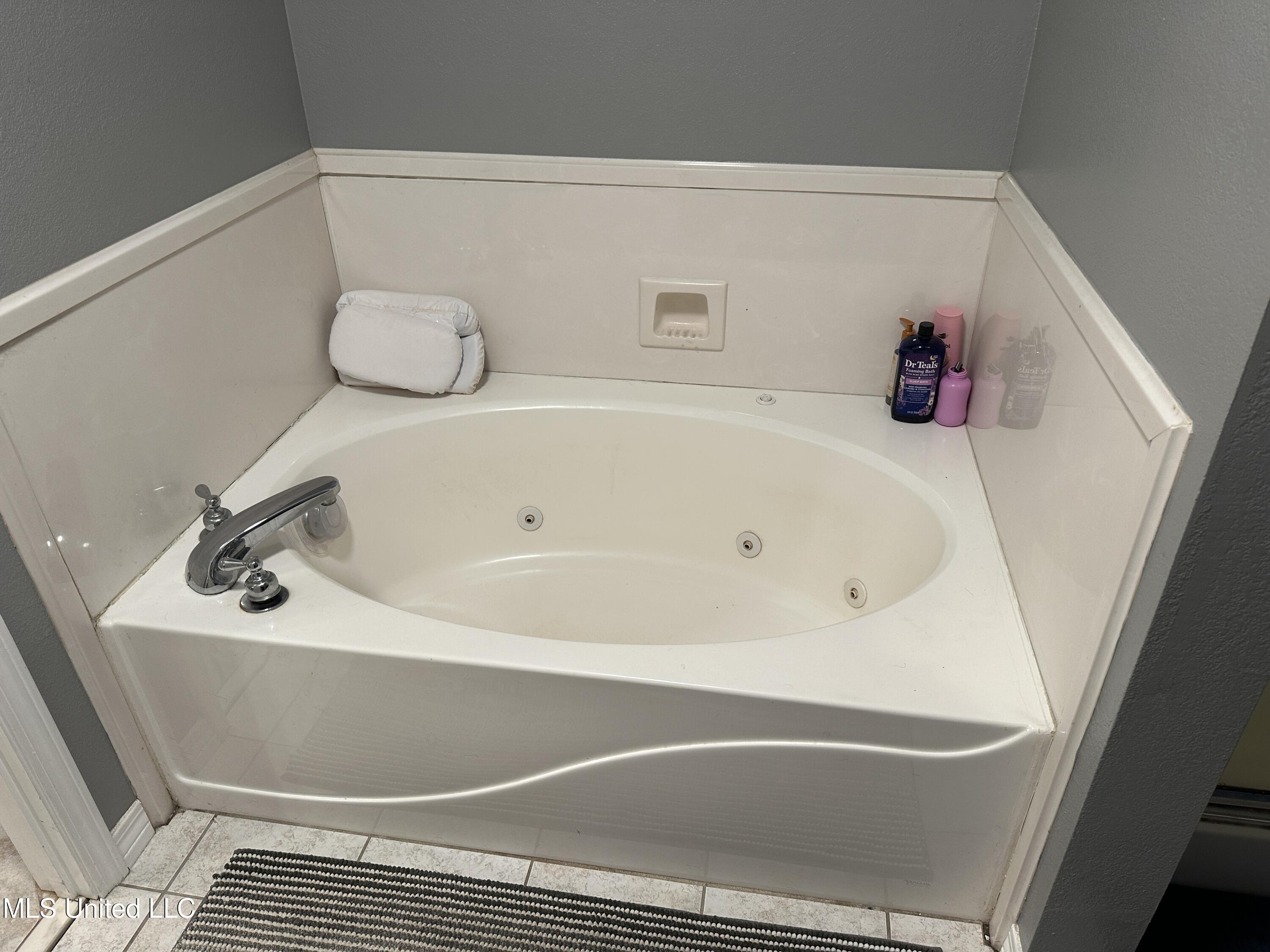 2505 Fairley Road Gautier, MS 39553 - Photo 22 of 36 primary tub