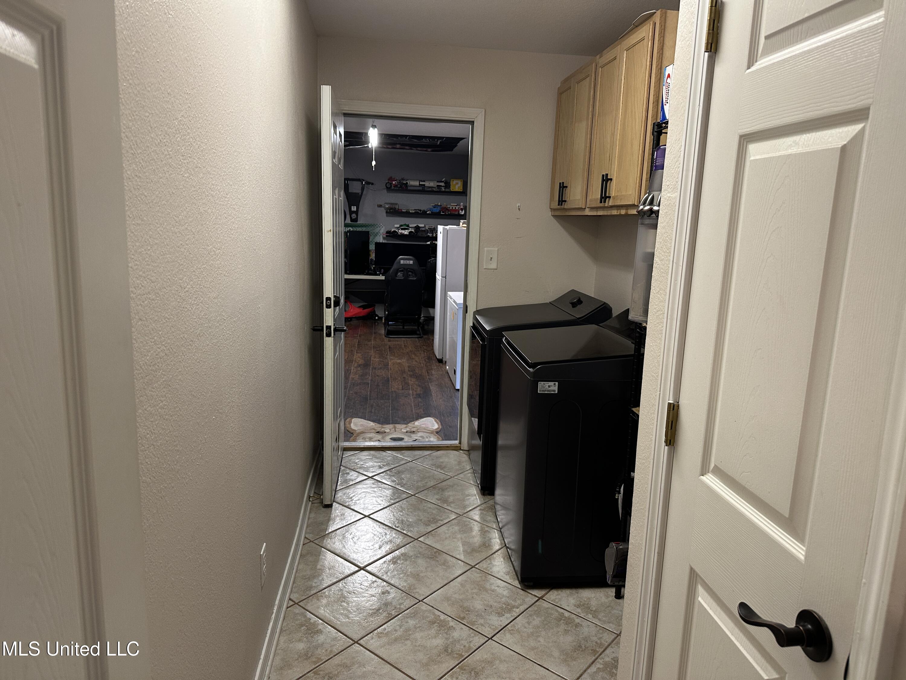 2505 Fairley Road Gautier, MS 39553 - Photo 35 of 36 laundry