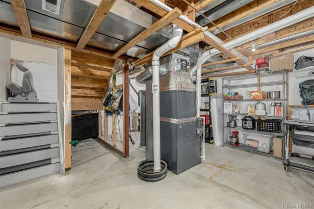 a picture of a wall with a white wall