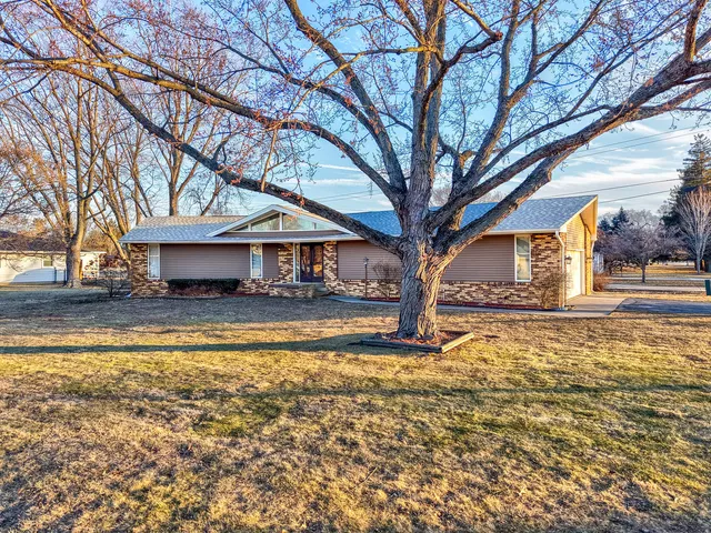 $225,000 | 1 Old Orchard Lane, Streator, IL 61364