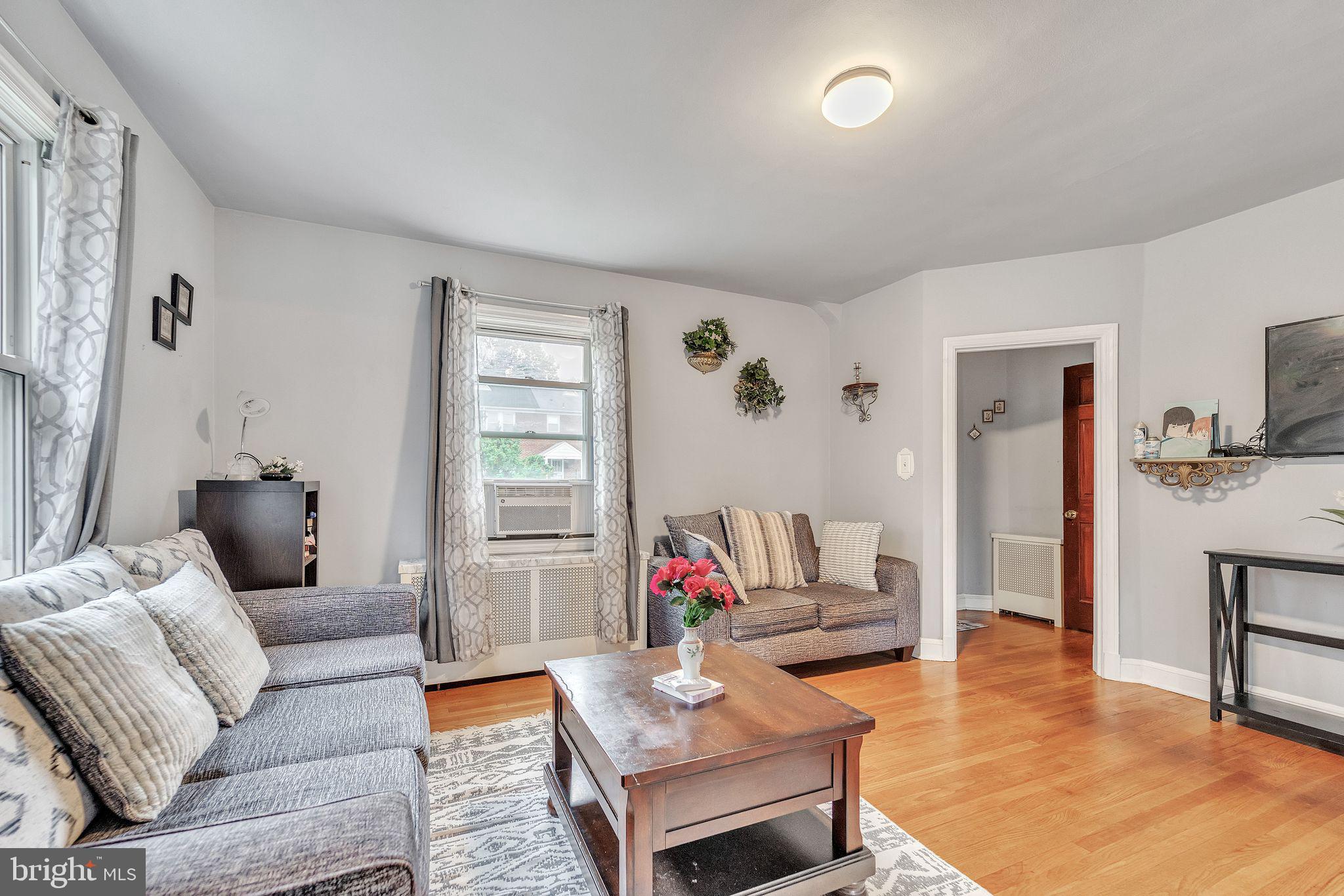 943 Elm Ridge Avenue Baltimore, MD 21229 - Photo 3 of 30 Gallery Image 3