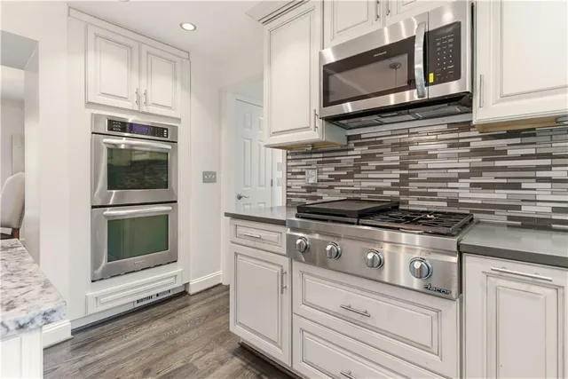 $975,000 | 3523 West 100th Terrace, Leawood, KS 66206