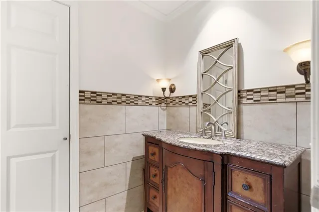 $975,000 | 3523 West 100th Terrace, Leawood, KS 66206