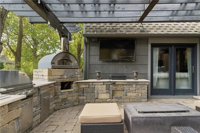 $975,000 | 3523 West 100th Terrace, Leawood, KS 66206