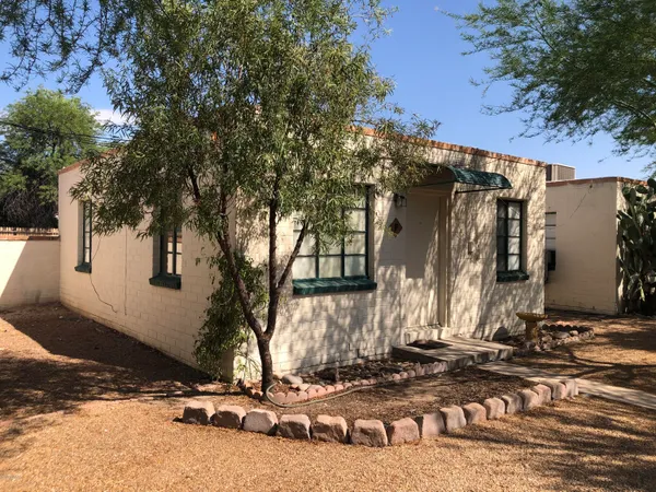 $850 | 1102 East Limberlost Drive, Unit F, Tucson, AZ 85719