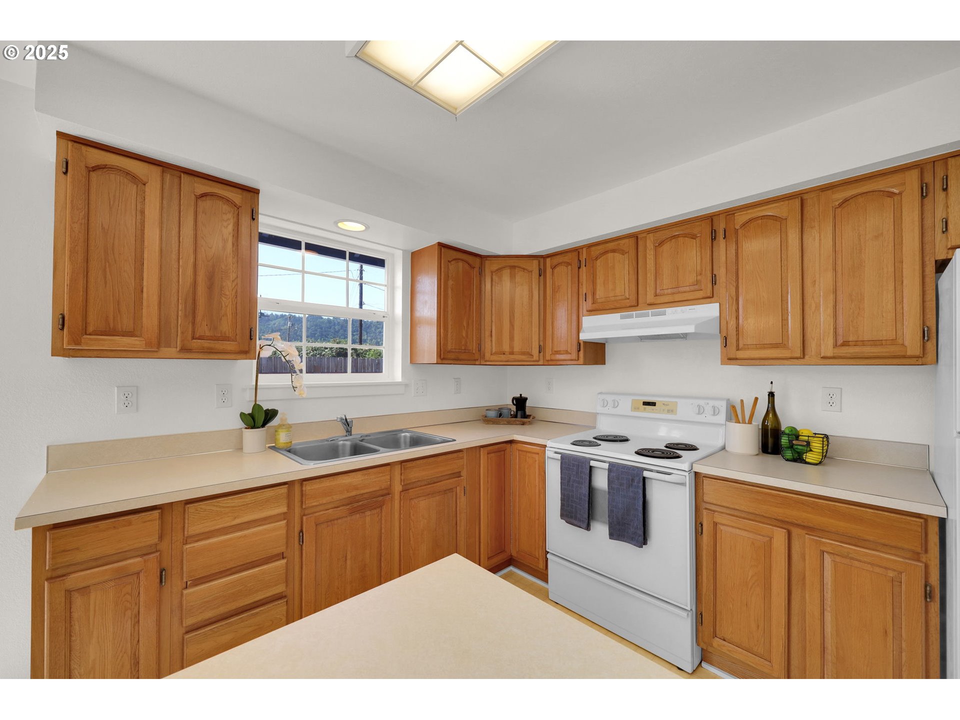 176 19th Street Springfield, OR 97477 - Photo 15 of 35 a kitchen with stainless steel appliances granite countertop a sink dishwasher stove and cabinets