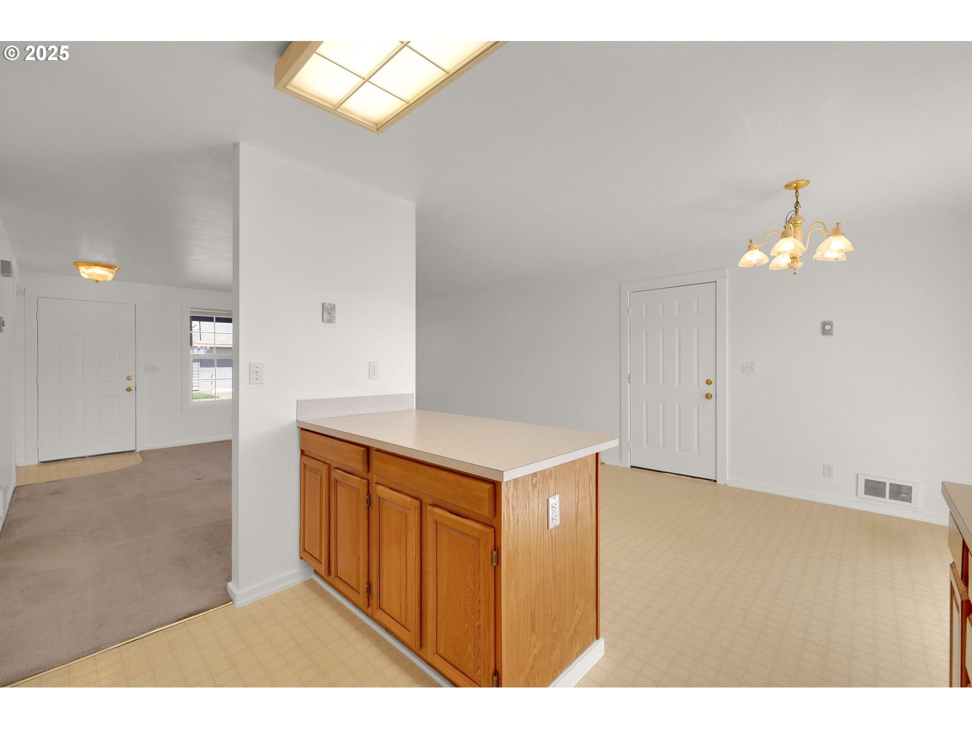 176 19th Street Springfield, OR 97477 - Photo 16 of 35 a kitchen that has a lot of cabinets in it