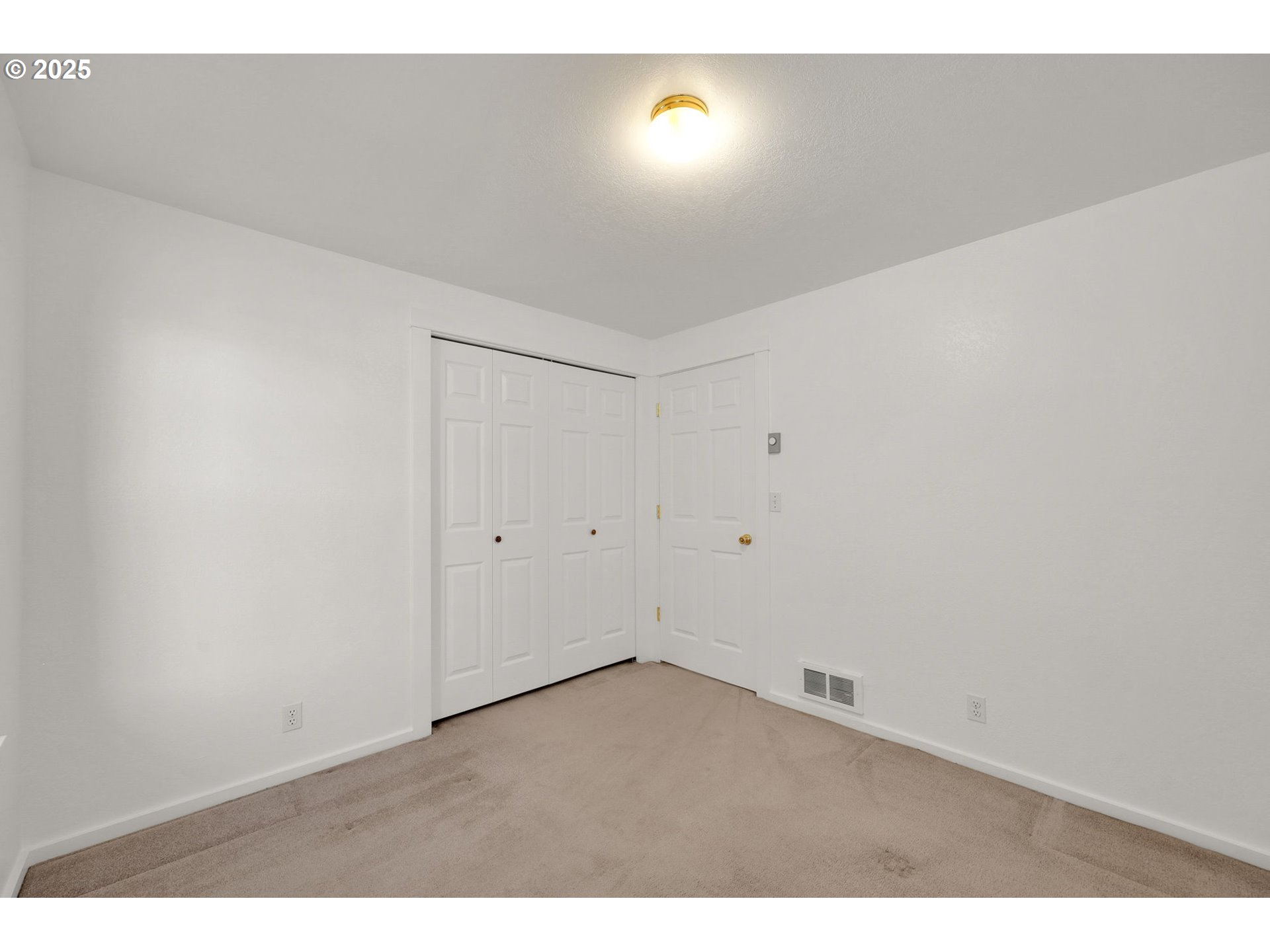 176 19th Street Springfield, OR 97477 - Photo 20 of 35 a view of an empty room