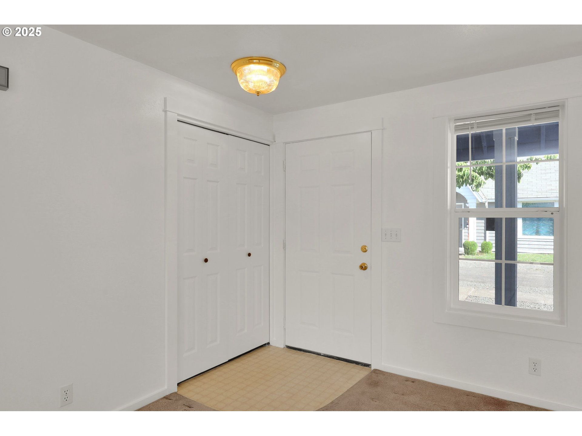 176 19th Street Springfield, OR 97477 - Photo 7 of 35 a view of an empty room and window