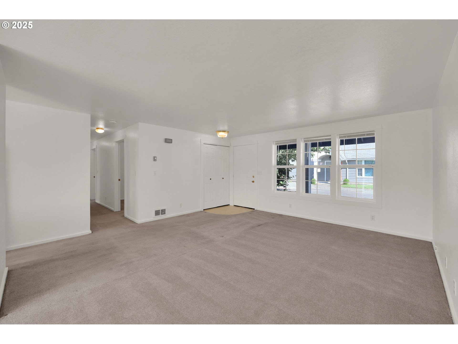 176 19th Street Springfield, OR 97477 - Photo 9 of 35 a view of an empty room with a window
