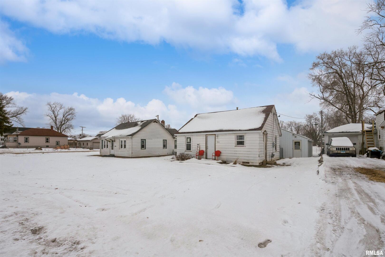2207 4th Street Fulton, IL 61252 - Photo 2 of 11 a view of a road with a snow in the background