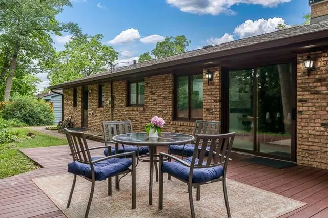 a view of yard with green space