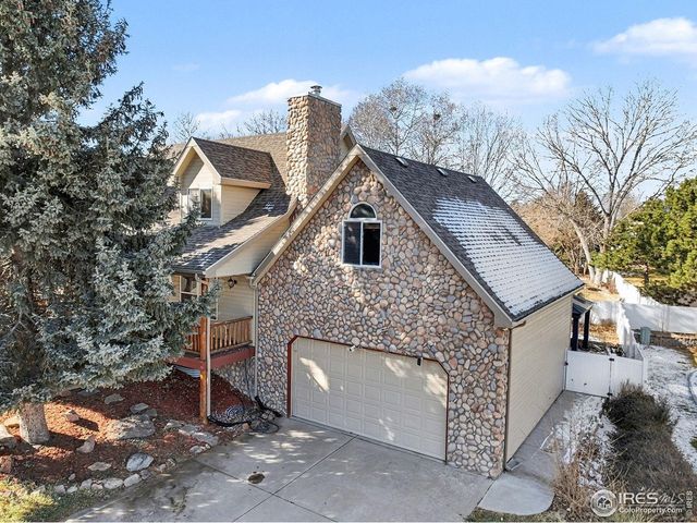 a view of a house with a yard and garage