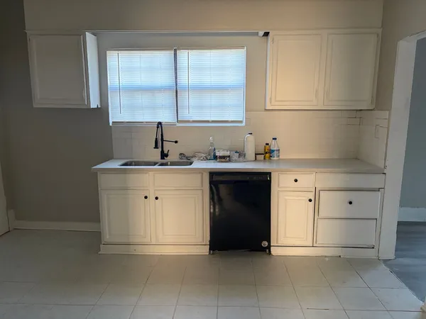 $1,500 | 2015 11th Street, Port Arthur, TX 77640